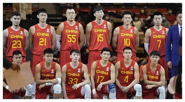 并与后卫简